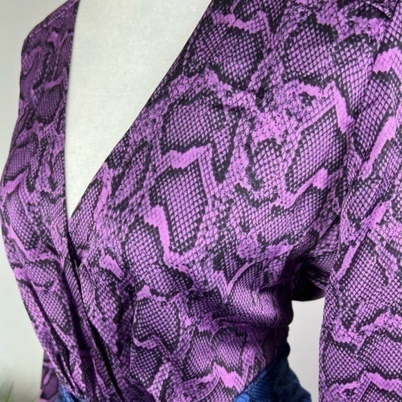 Delfi Mini Dress Jac Tie Snakeskin Print  XS Long Sleeve V-Neck Tie Waist Satin - Picture 5 of 13